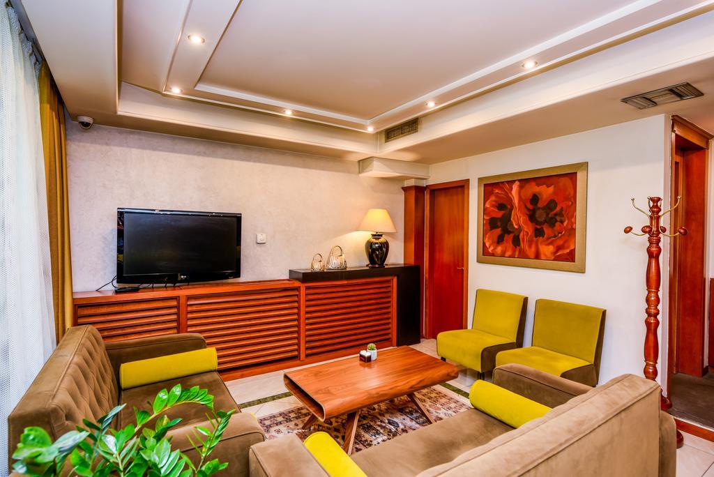 Arber Hotel Tirana Exteriör bild