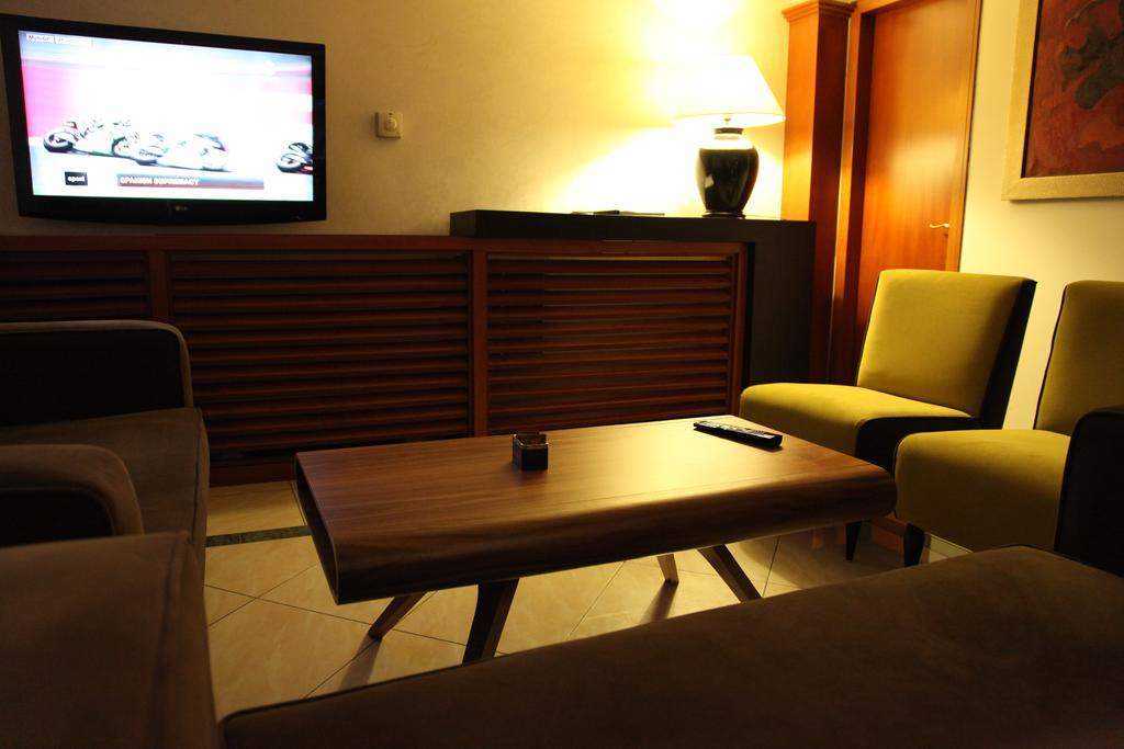 Arber Hotel Tirana Exteriör bild