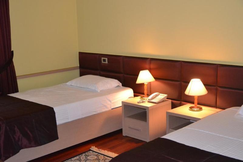 Arber Hotel Tirana Exteriör bild